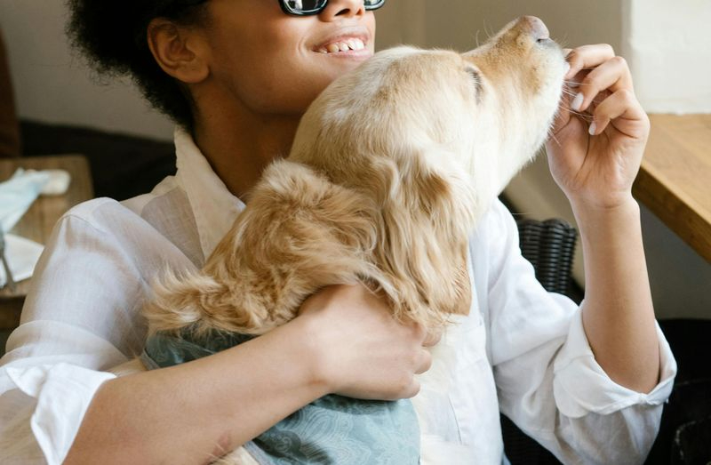  La bonita historia de Claudia y Miel, su perro guía: Somos almas gemelas, un equipo