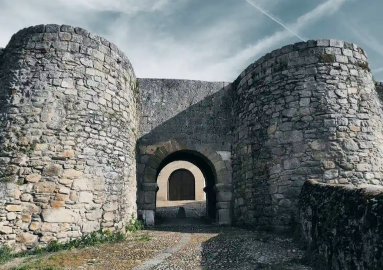 Ledesma recibirá 2’5 millones para mejorar la Puerta de San Nicolás y la iglesia de Santa María la Mayor