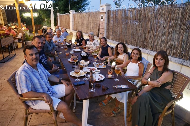 Los salmantinos disfrutan de las risas y el buen ambiente en La Mar Salaá
