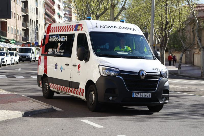 Un coche se sale de la autovía y choca contra el guardarraíl en La Orbada
