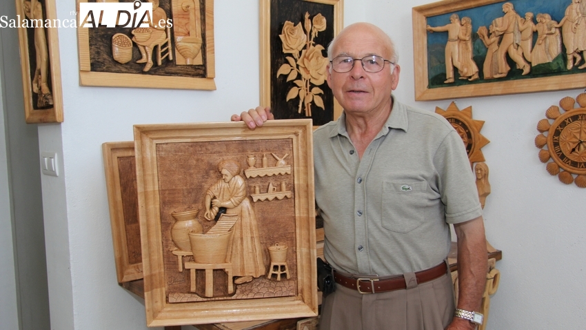 El pereñano Julián Vicente expone en Salamanca sus obras de talla en madera