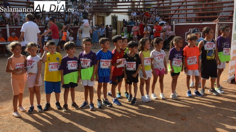 Más de 160 corredores de todas las edades participan en la IX Toromaratón de Lumbrales