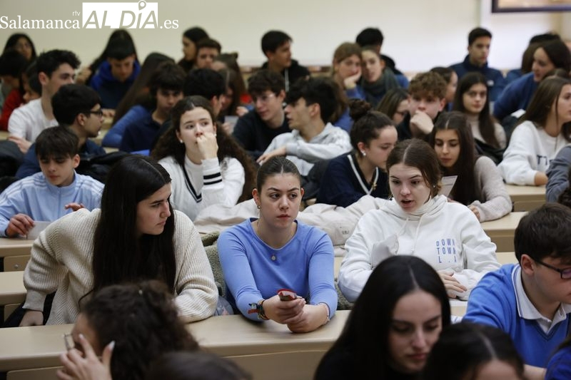 Si vas a estudiar en Castilla y León Bachillerato, FP, estudios de Idiomas o enseñanzas artísticas o deportivas, solicita tu ayuda 