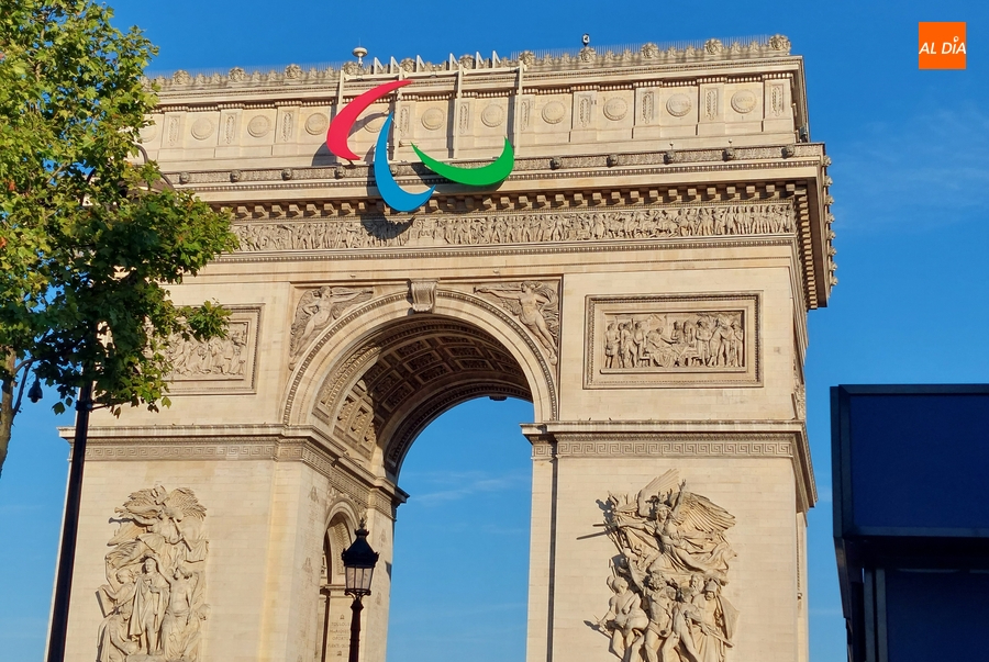 Los Agitos Paralímpicos lucen en el Arco del Triunfo de París junto a Ciudad Rodrigo y Fuentes de Oñoro