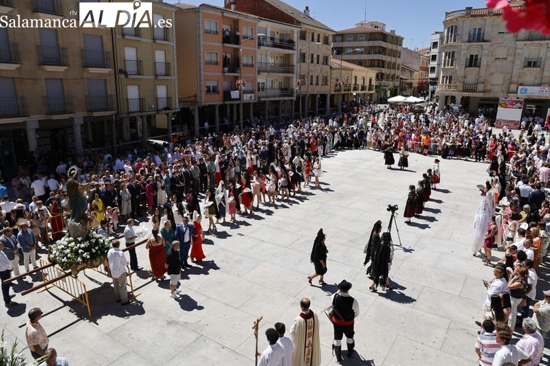 Guijuelo vive su tradicional fiesta con la Procesión y Ofrenda Floral