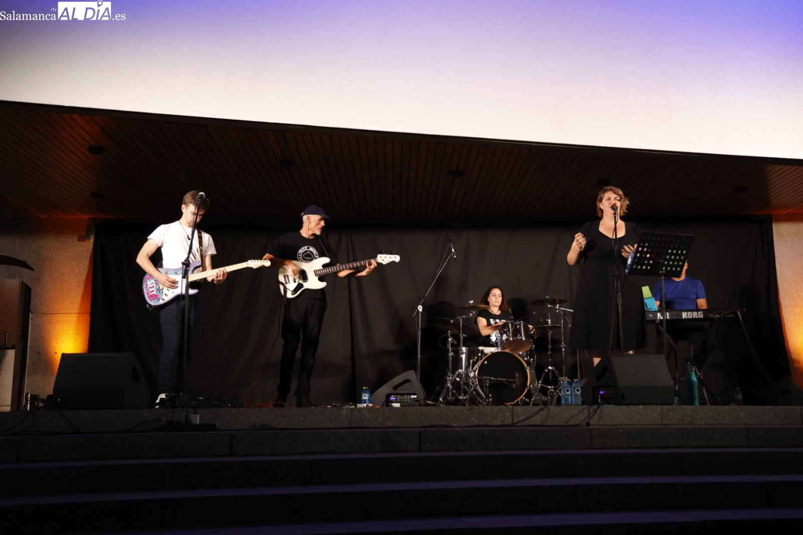 Groovie Land V pone el ritmo a la noche salmantina con su concierto en la Torrente Ballester