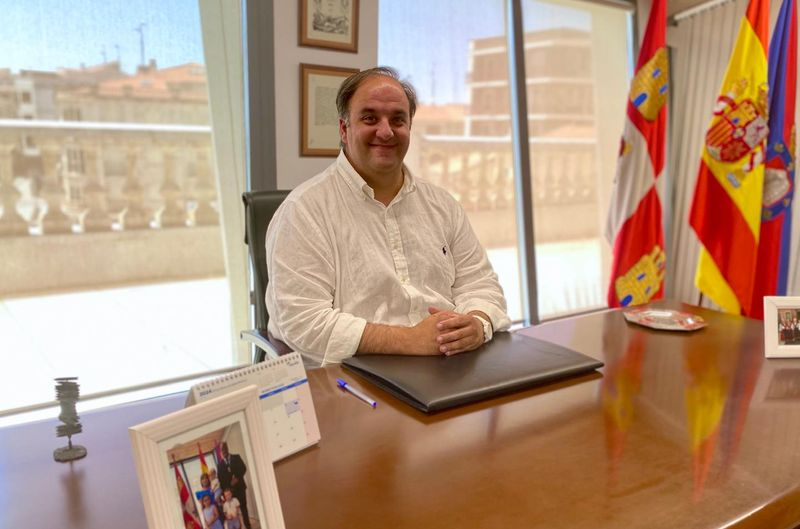 No cobrar como alcalde me hace sentir bien, sé que estoy luchando por mi pueblo de forma altruista