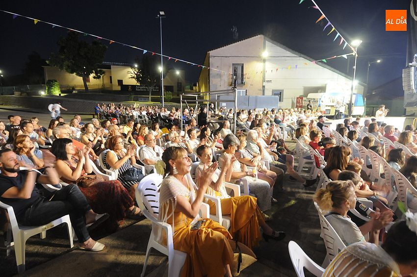 Concurrida gala del 50 aniversario de las fiestas de San Benito en Saelices El Chico