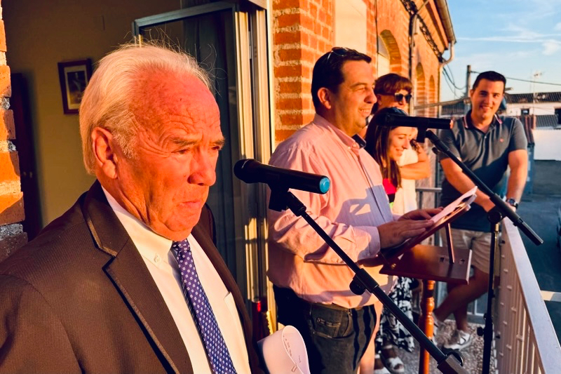 Marino Pérez emociona en un personal pregón con el que arrancan las fiestas patronales en Cantaracillo