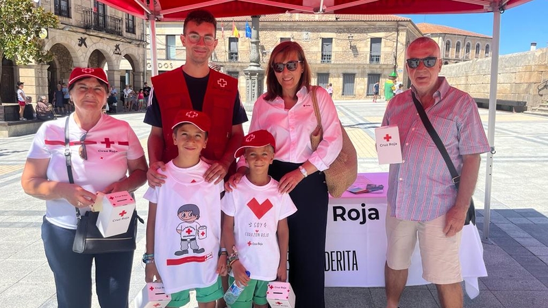 Cruz Roja celebra su Día de la Banderita en Vitigudino para impulsar el apoyo a más personas en el mundo rural 