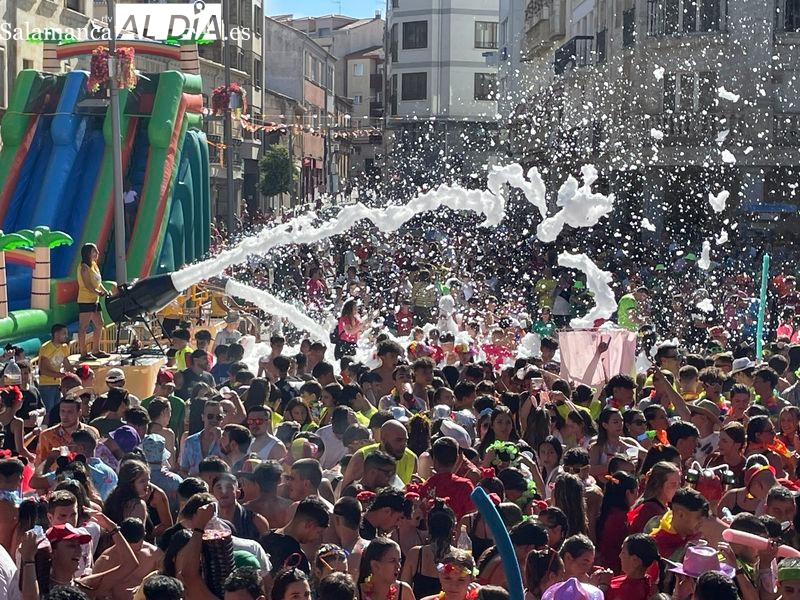 Guijuelo ya está en fiestas: explosión de júbilo en un multitudinario chupinazo