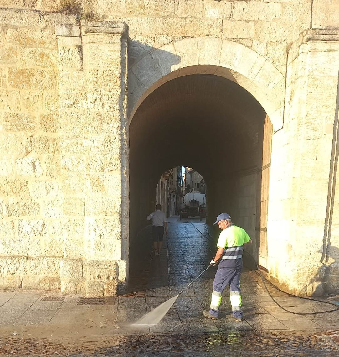Arranca una campaña de limpieza de calles, alcantarillas y sumideros con un nuevo producto