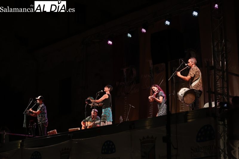 Folk on Crest emociona al público de los Jardines de Santo Domingo