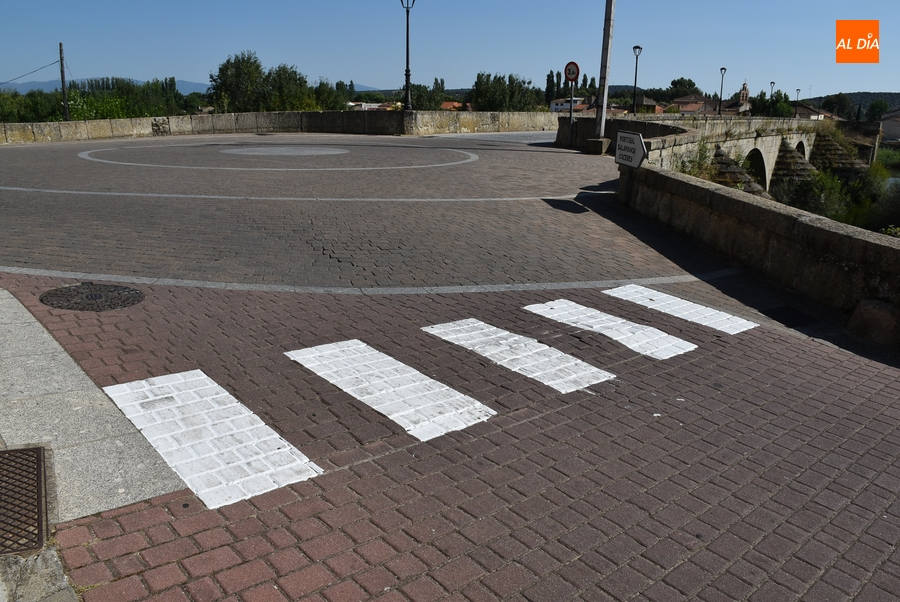 Creados dos pasos de cebra en el entorno de la entrada al Puente Mayor