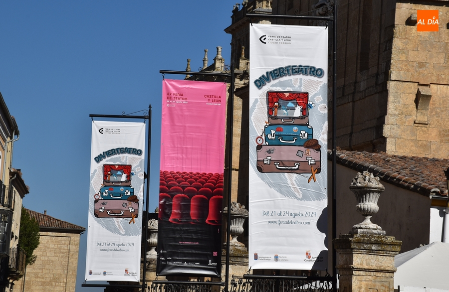 Los medallones y banderolas de la Feria decoran ya la Plazuela del Buen Alcalde