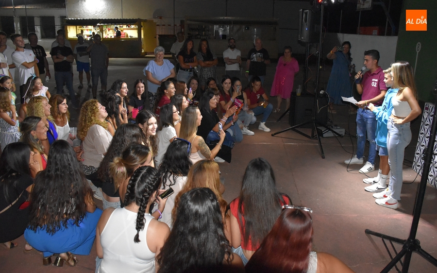 La savia nueva de Tenebrón se encarga de pregonar las fiestas de San Ceferino