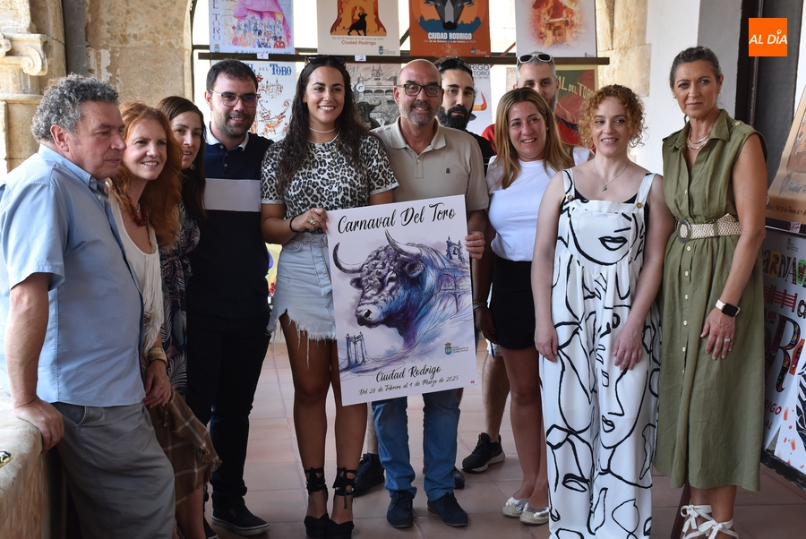 ‘Fuerza Festiva’ de la albense Marta Bautista anunciará el Carnaval 2025 tras una larguísima deliberación