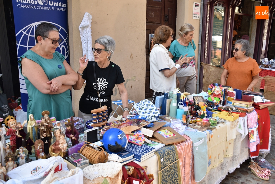 Manos Unidas venderá camisetas de aire futbolero en el Martes Chico y en el Martes Mayor