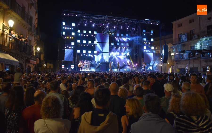Grupo Nebraska clausura ante una Plaza abarrotada el Martes Mayor 2024