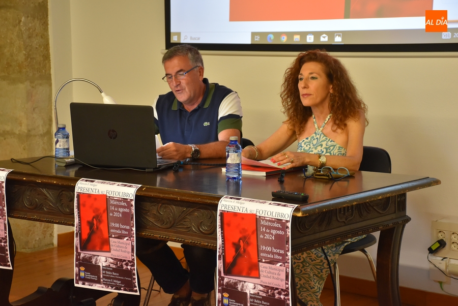 Marcos F. Melgar presenta el fotolibro que ha creado con su ciudad natal como protagonista