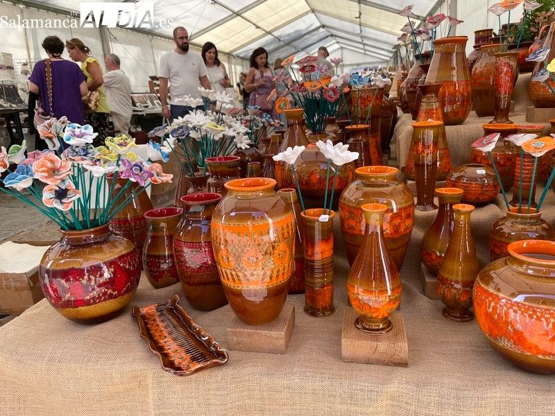 La Feria de Artesanía aúna tradición y vanguardia en la plaza de Anaya