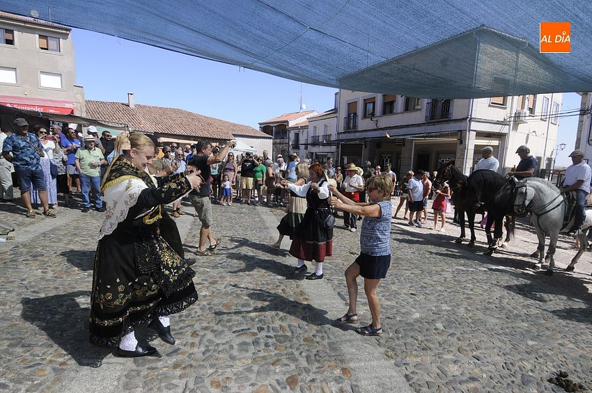 Fuenteguinaldo celebra su XX Feria de San Bartolomé en su marco conmemorativo 
