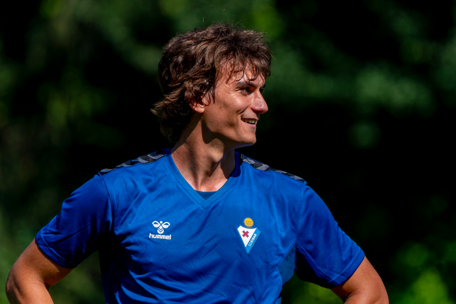 Slavy, ex de Unionistas, debuta en Segunda División con el Eibar