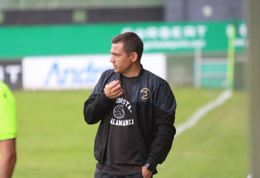 Llácer: No hemos dado un mensaje de meter a Unionistas atrás. Con el empate se puede decir que ha perjudicado la defensa de 5