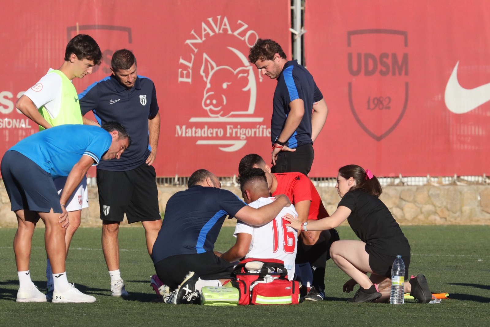 Remontada del Santa Marta en su debut de Copa Federación con el susto de Youssef, trasladado al hospital en ambulancia (3-2)
