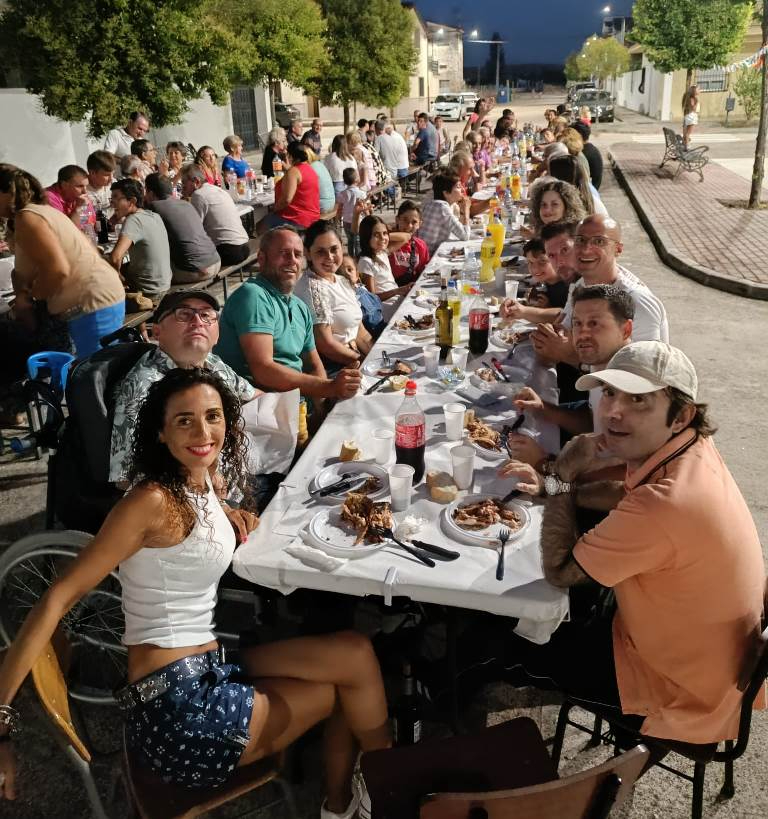La AVV de Ivanrey reúne a unas 110 personas en su cena de verano