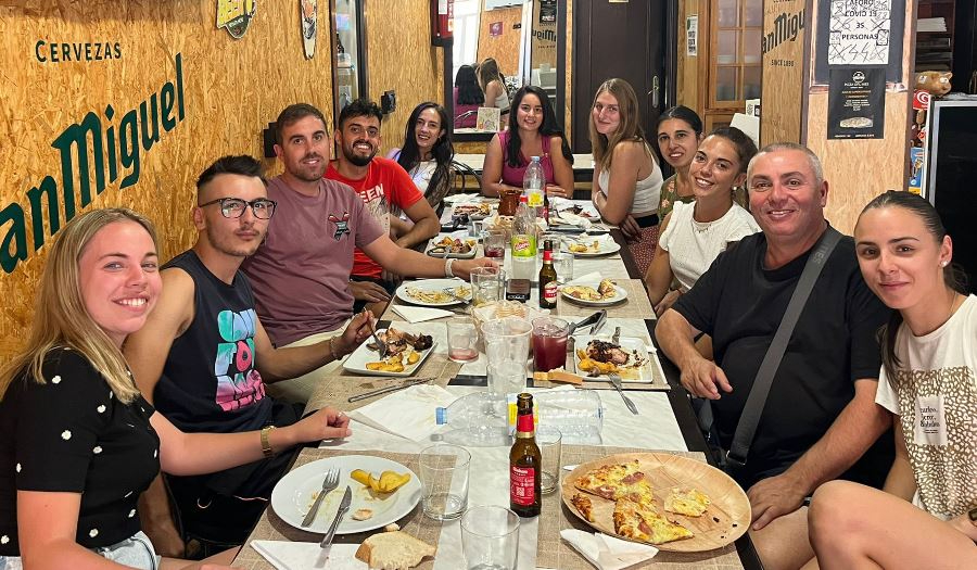 Monitores actuales y antiguos de Conciliamos se reúnen para decir adiós al verano 2024