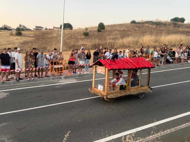 3.000 personas disfrutaron de la III Carrera de Autos Locos en Carbajosa 