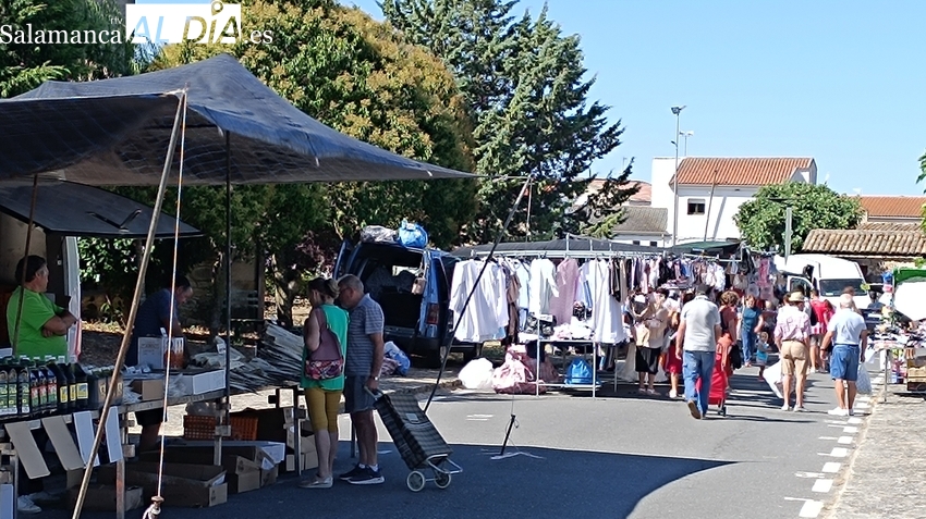 Buena afluencia de público al mercadillo portugués ‘especial’ de Trabanca 