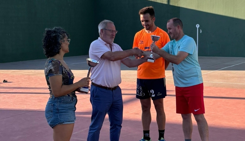 Víctor González y Víctor Carrasco se imponen en el VI Campeonato de frontenis Lumbrales