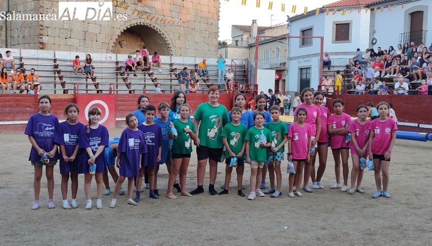 Las peñas ponen la nota de humor a las fiestas de Villavieja con un divertido Gran Prix