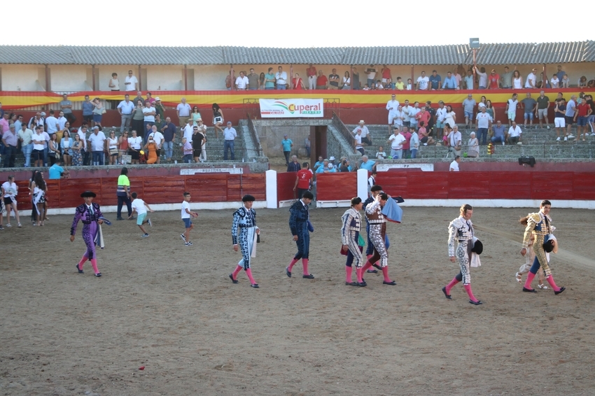 Solo Guillermo Hermoso de Mendoza se salva del bochorno en Vitigudino