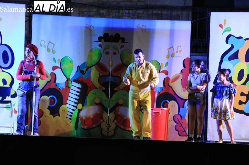 Los más pequeños de Vitigudino disfrutan de las Ferias con el teatro musical de  ‘Zolopotrokeando’