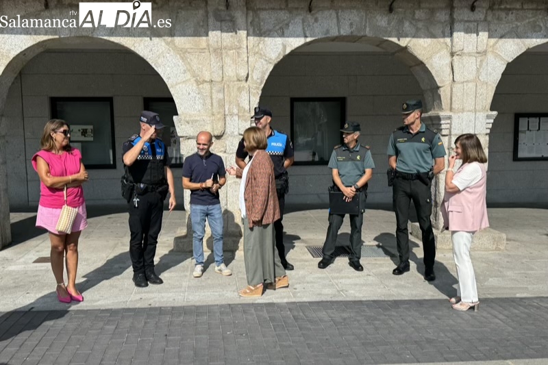 La subdelegada del Gobierno, Rosa López, visita por primera vez Peñaranda para presidir la Junta de Seguridad Local, con las fiestas como eje principal