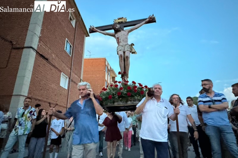 Multitudinario y emotivo recibimiento en las calles al Santo Cristo del Humilladero en su esperada fiesta anual