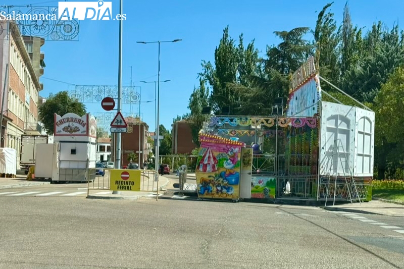 Comienza el montaje del recinto ferial con lleno total y la llegada de nuevas atracciones