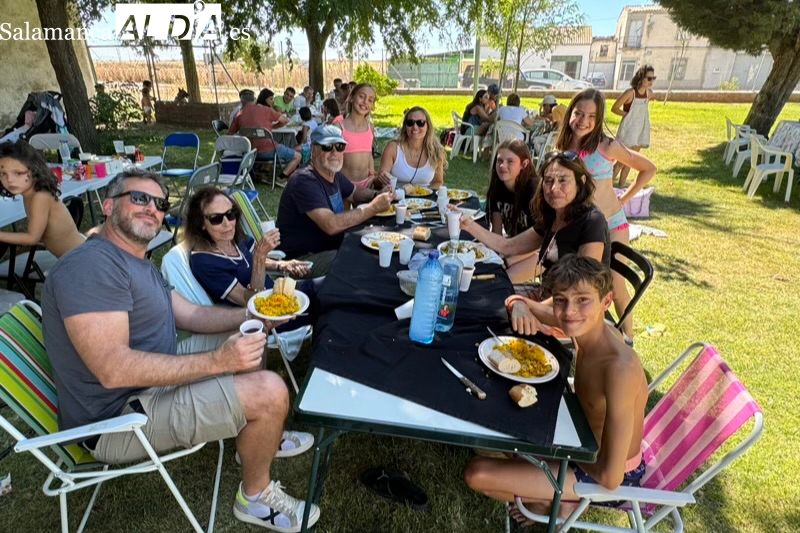 Cerca de 750 raciones de paella solidaria en Aldeaseca en favor de la AECC