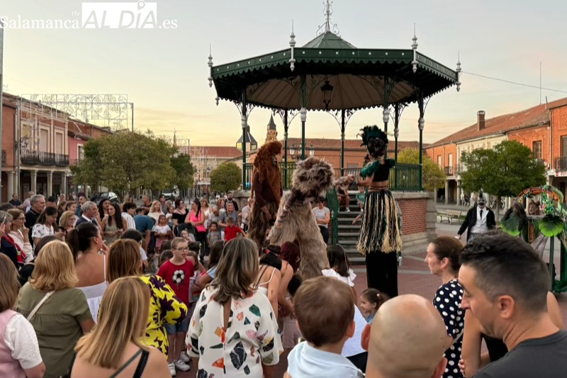 El Pasacalles Salvaje ofrece en las plazas espectáculo para grandes y pequeños