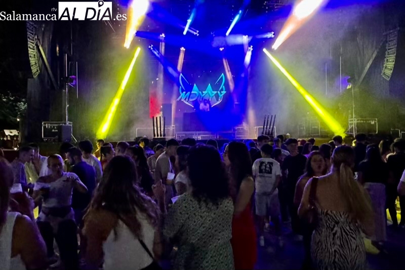 El Reggaeton Urban Fest llena convierte el parque La Huerta en una gran pista de baile y ritmo