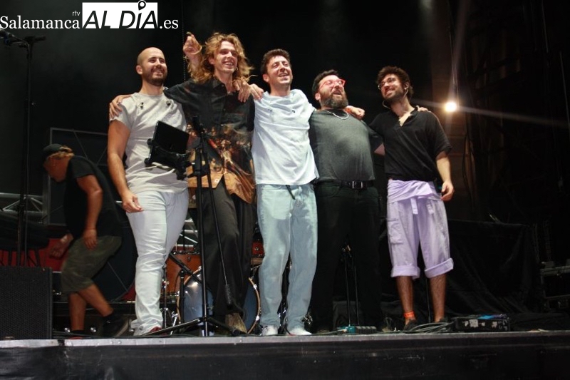 Salto Base triunfa en su debut en Peñaranda y teloneando a Rulo, con multitud de gargantas coreando sus canciones