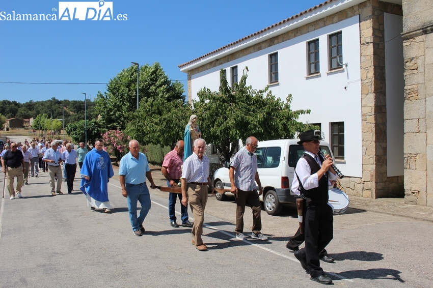 Cerezal de Peñahorcada homenajea a la Virgen con la subasta del roscón
