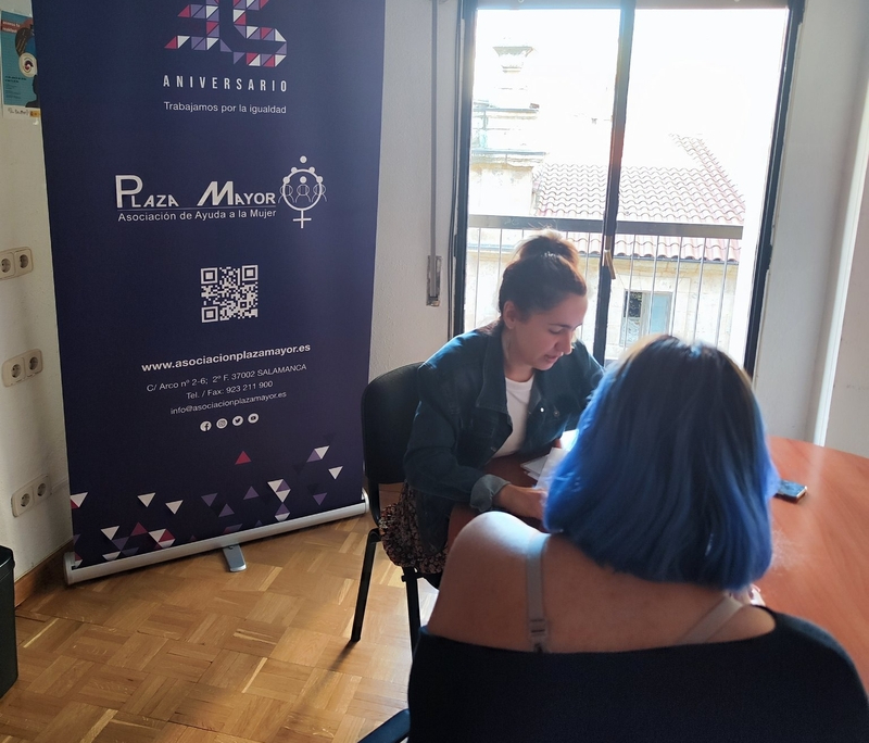 La Asociación ‘Plaza Mayor’ y el Ayuntamiento seguirán colaborando en la lucha contra la violencia de género 
