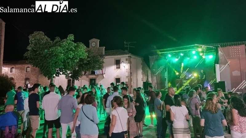 Yecla de Yeltes enfila el final del mes de agosto con una parrillada y una actuación musical