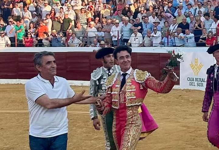 Capea y Victorino Martín, sonado triunfo como preámbulo a Guijuelo
