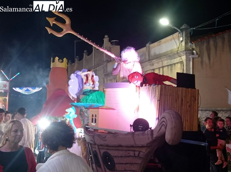 El desfile de carrozas y la Renovation Experience ‘petan’ Aldeadávila la noche del sábado  