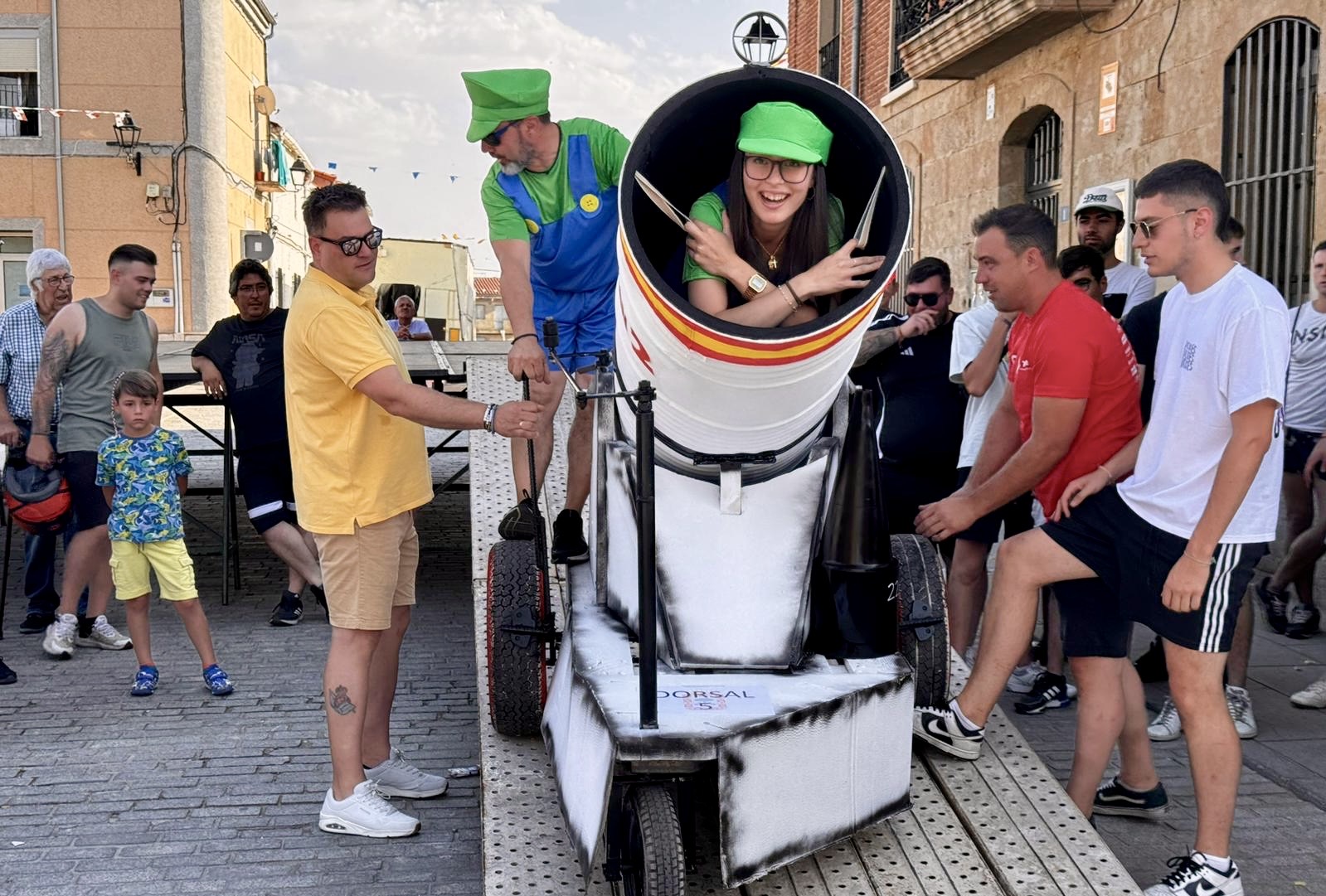 Diversión y creatividad protagonizan el I Concurso de Autos Locos de Cantalpino
